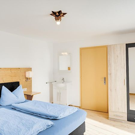 Gaestehaus U Ferienwohnungen Veronika Incl Fruehstuecksbuffet Und Koenigscard Mit 200 Kostenlosen Attraktionen Unterammergau Luaran gambar