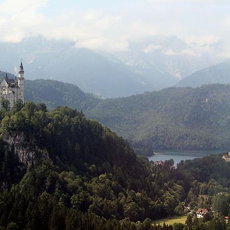 Gaestehaus U Ferienwohnungen Veronika Incl Fruehstuecksbuffet Und Koenigscard Mit 200 Kostenlosen Attraktionen Unterammergau Luaran gambar