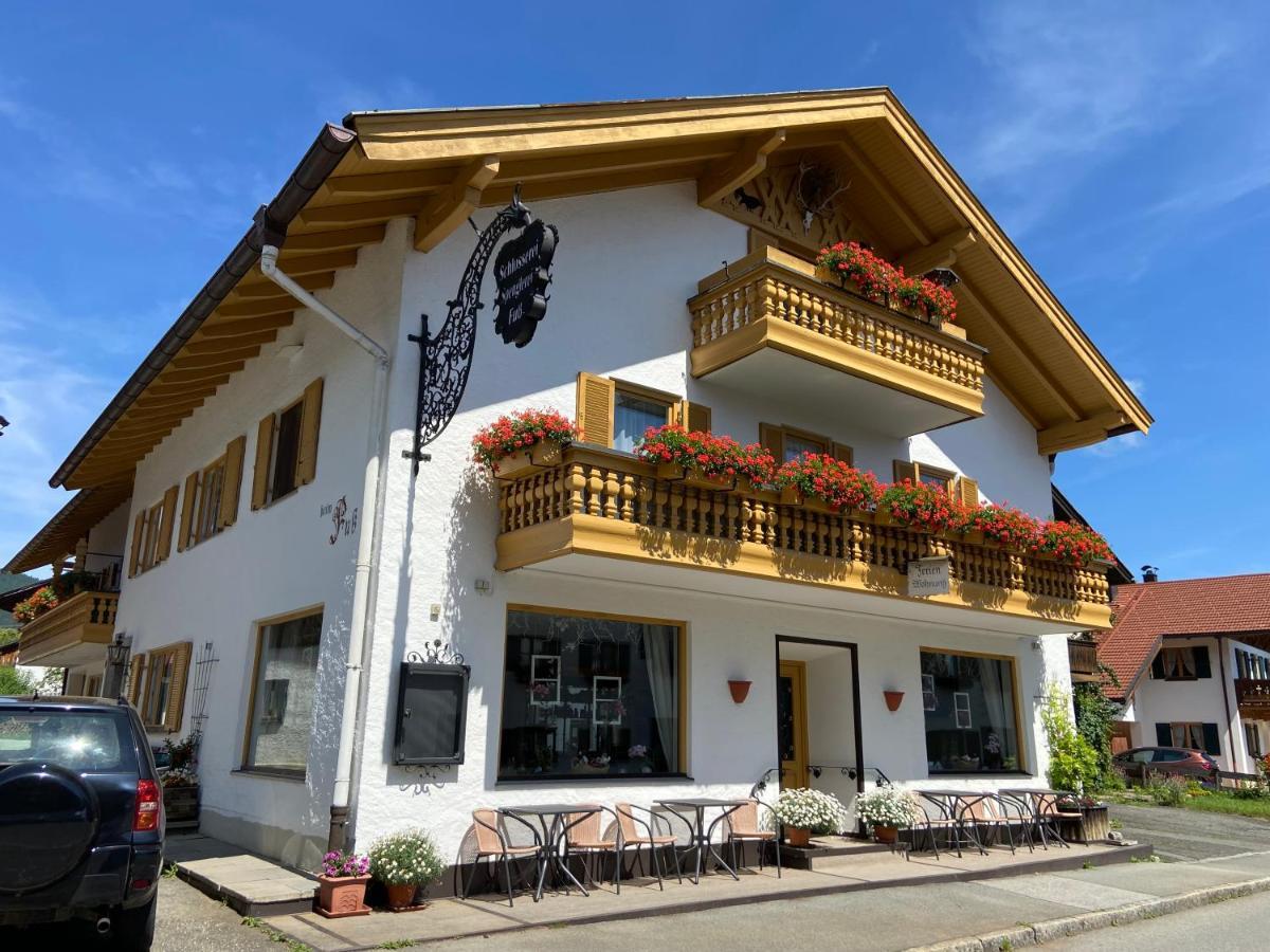 Gaestehaus U Ferienwohnungen Veronika Incl Fruehstuecksbuffet Und Koenigscard Mit 200 Kostenlosen Attraktionen Unterammergau Luaran gambar