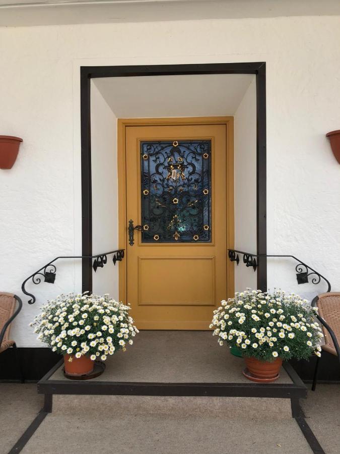 Gaestehaus U Ferienwohnungen Veronika Incl Fruehstuecksbuffet Und Koenigscard Mit 200 Kostenlosen Attraktionen Unterammergau Luaran gambar