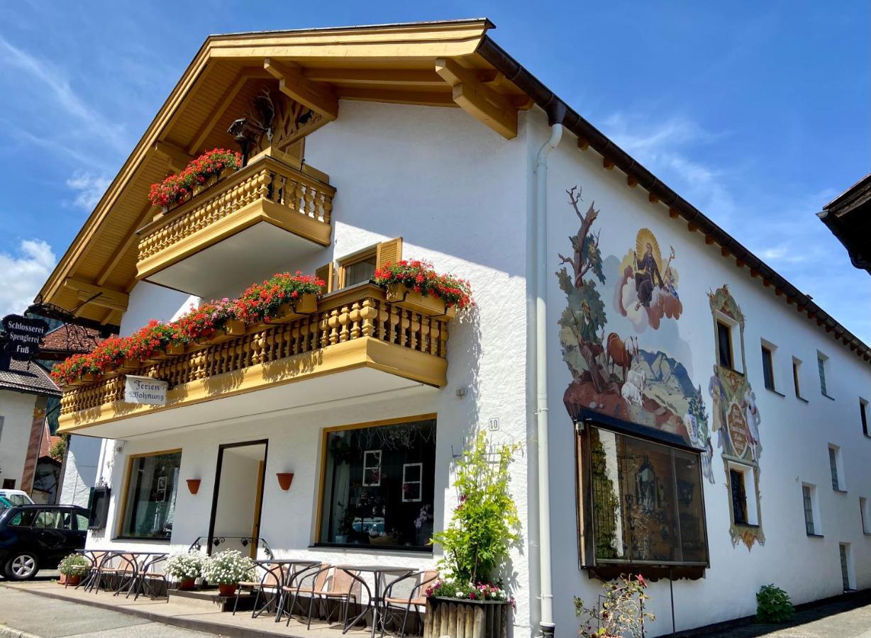Gaestehaus U Ferienwohnungen Veronika Incl Fruehstuecksbuffet Und Koenigscard Mit 200 Kostenlosen Attraktionen Unterammergau Luaran gambar