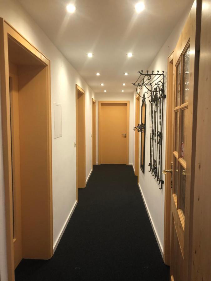 Gaestehaus U Ferienwohnungen Veronika Incl Fruehstuecksbuffet Und Koenigscard Mit 200 Kostenlosen Attraktionen Unterammergau Luaran gambar