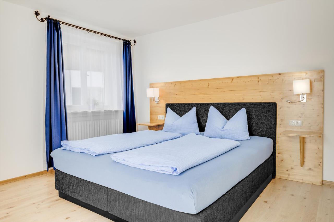 Gaestehaus U Ferienwohnungen Veronika Incl Fruehstuecksbuffet Und Koenigscard Mit 200 Kostenlosen Attraktionen Unterammergau Luaran gambar