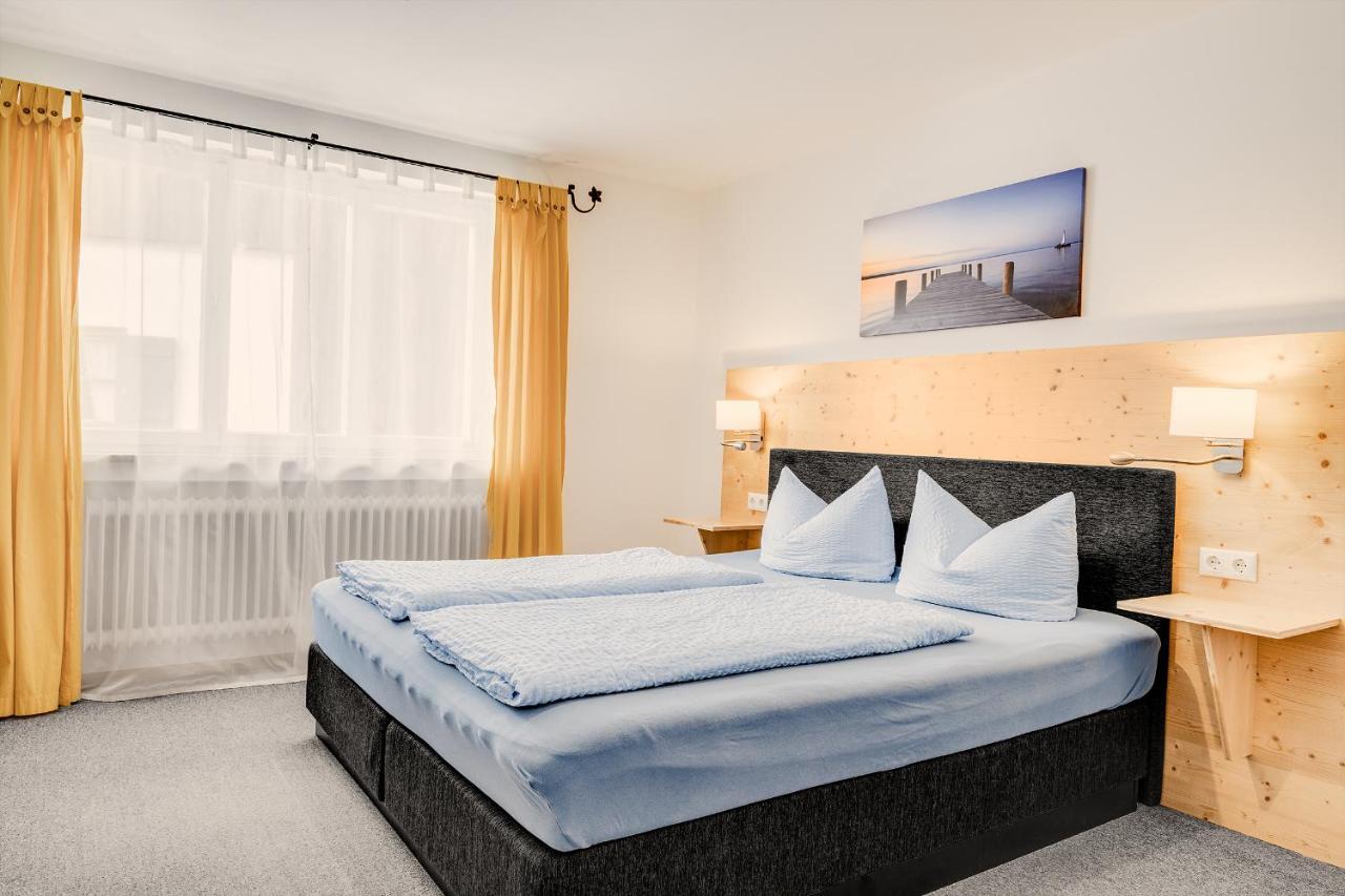Gaestehaus U Ferienwohnungen Veronika Incl Fruehstuecksbuffet Und Koenigscard Mit 200 Kostenlosen Attraktionen Unterammergau Luaran gambar