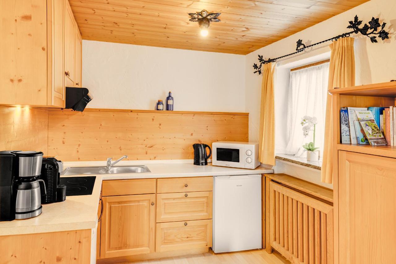 Gaestehaus U Ferienwohnungen Veronika Incl Fruehstuecksbuffet Und Koenigscard Mit 200 Kostenlosen Attraktionen Unterammergau Luaran gambar