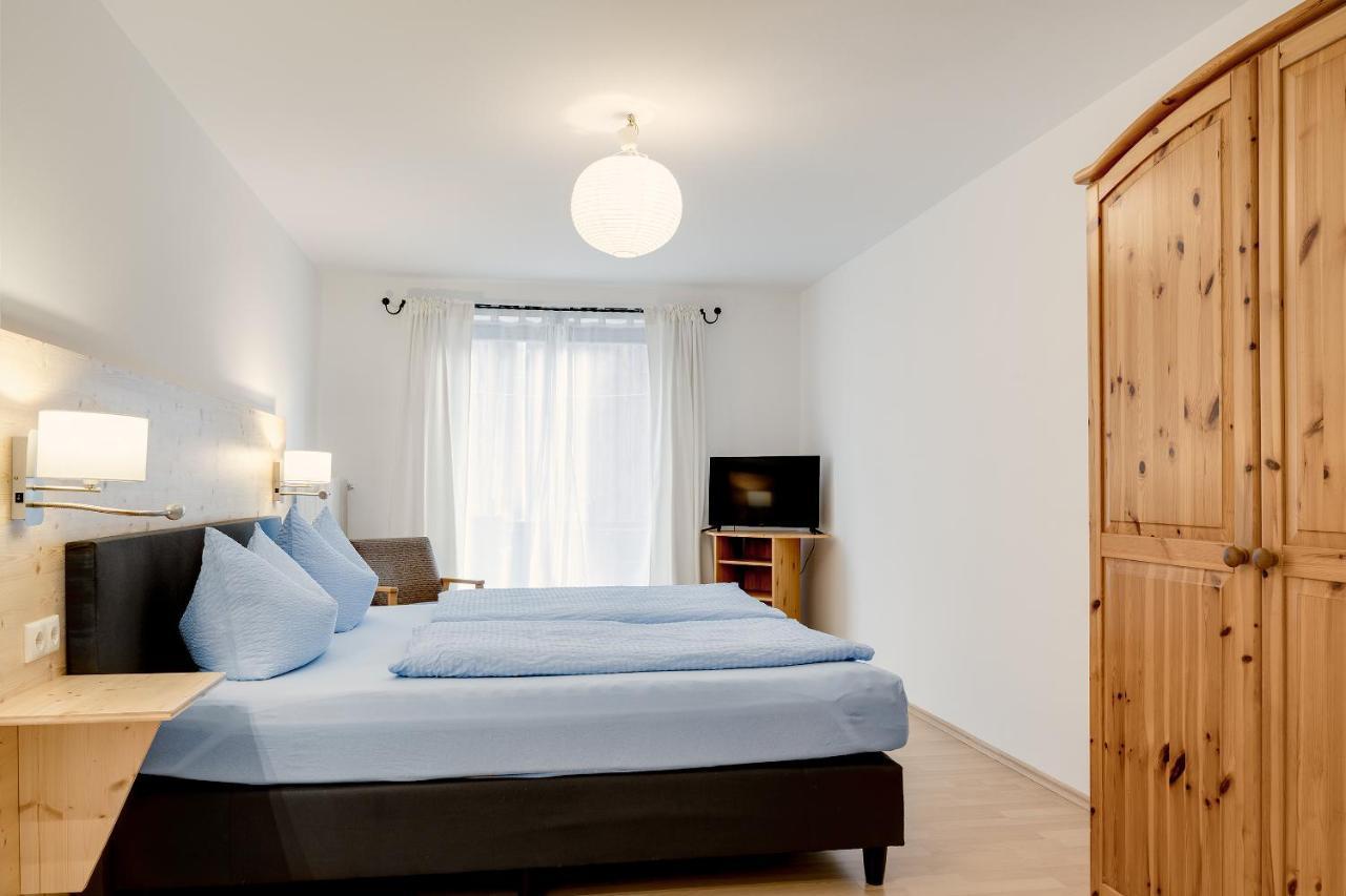 Gaestehaus U Ferienwohnungen Veronika Incl Fruehstuecksbuffet Und Koenigscard Mit 200 Kostenlosen Attraktionen Unterammergau Luaran gambar