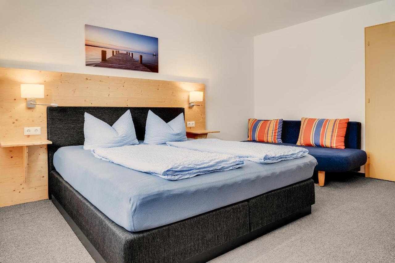 Gaestehaus U Ferienwohnungen Veronika Incl Fruehstuecksbuffet Und Koenigscard Mit 200 Kostenlosen Attraktionen Unterammergau Luaran gambar