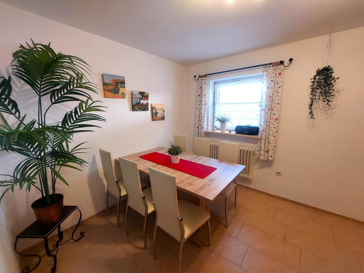Gaestehaus U Ferienwohnungen Veronika Incl Fruehstuecksbuffet Und Koenigscard Mit 200 Kostenlosen Attraktionen Unterammergau Luaran gambar