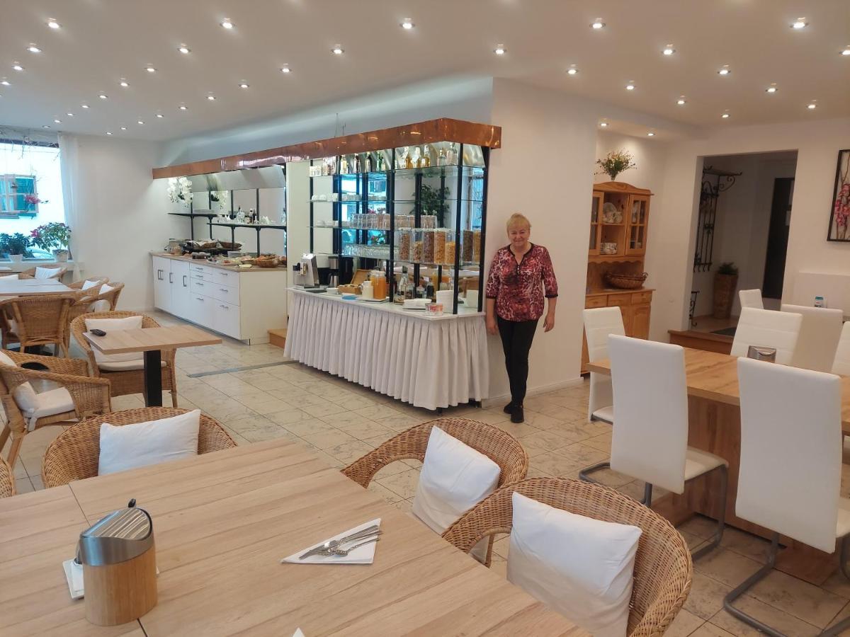 Gaestehaus U Ferienwohnungen Veronika Incl Fruehstuecksbuffet Und Koenigscard Mit 200 Kostenlosen Attraktionen Unterammergau Luaran gambar