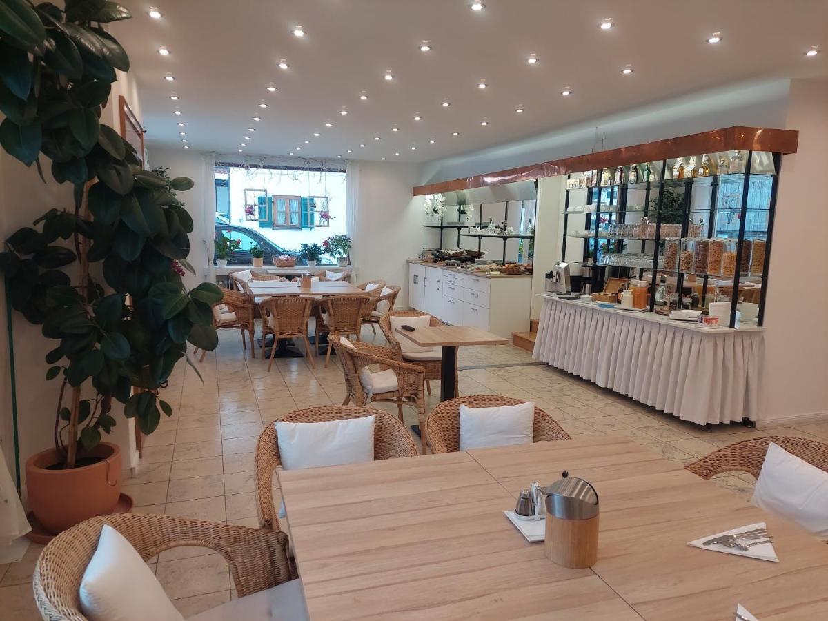Gaestehaus U Ferienwohnungen Veronika Incl Fruehstuecksbuffet Und Koenigscard Mit 200 Kostenlosen Attraktionen Unterammergau Luaran gambar