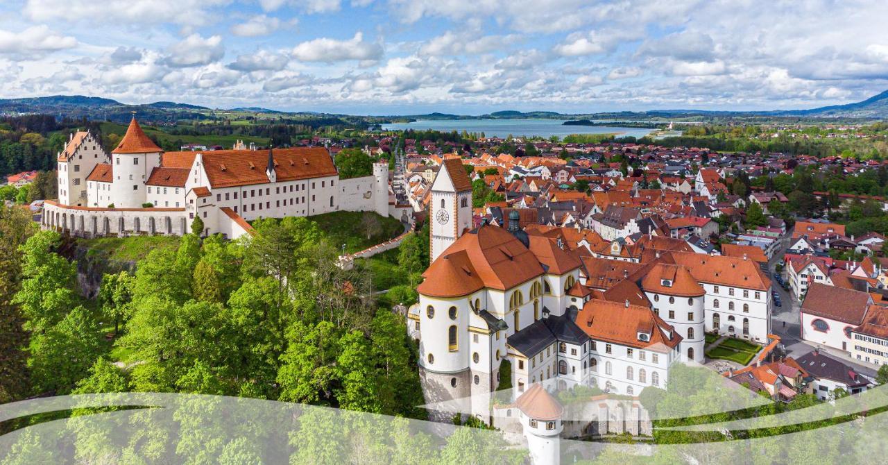 Gaestehaus U Ferienwohnungen Veronika Incl Fruehstuecksbuffet Und Koenigscard Mit 200 Kostenlosen Attraktionen Unterammergau Luaran gambar
