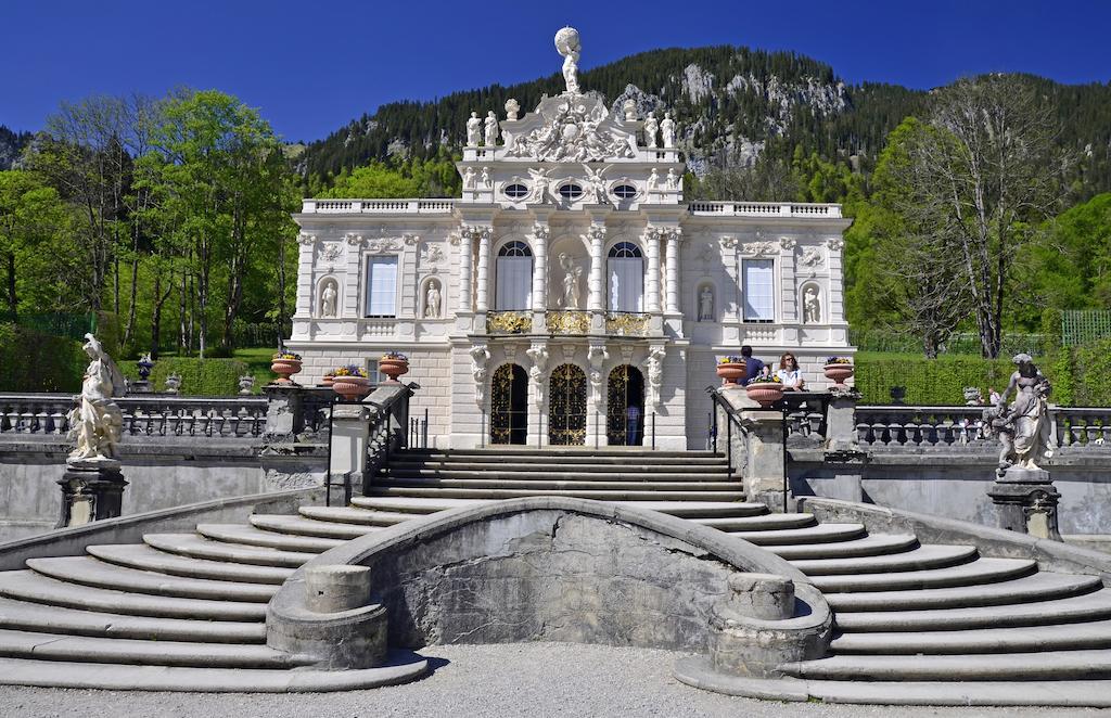 Gaestehaus U Ferienwohnungen Veronika Incl Fruehstuecksbuffet Und Koenigscard Mit 200 Kostenlosen Attraktionen Unterammergau Luaran gambar