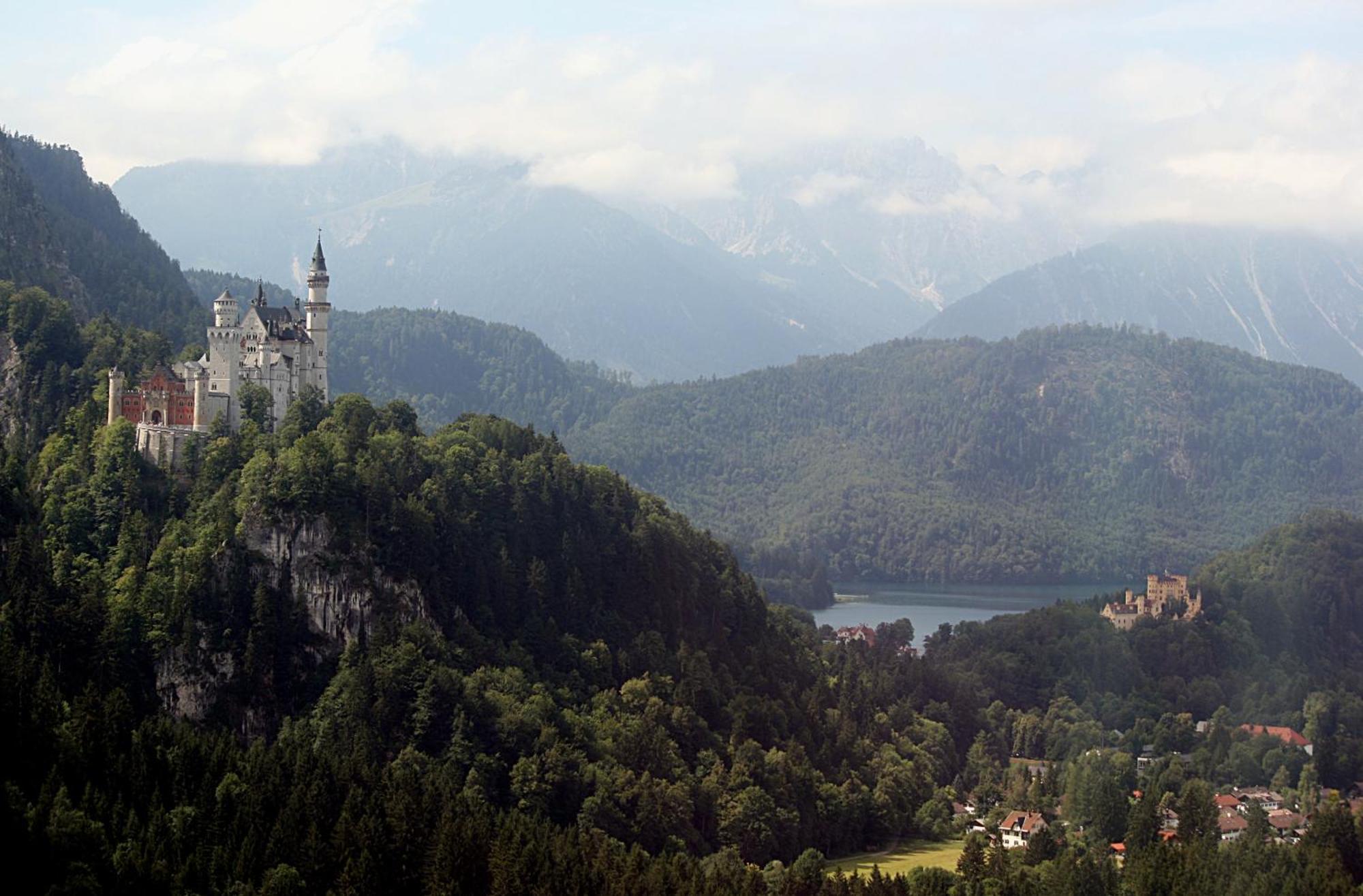 Gaestehaus U Ferienwohnungen Veronika Incl Fruehstuecksbuffet Und Koenigscard Mit 200 Kostenlosen Attraktionen Unterammergau Luaran gambar